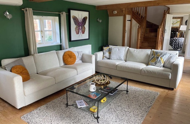 Spacious 6-Bed Countryside Home Surrounded by Nature