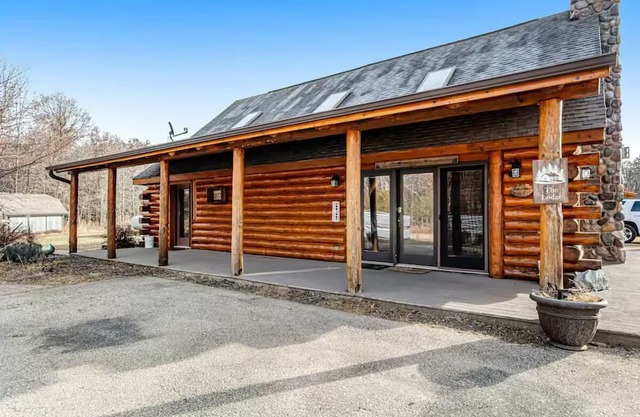 3-bedroom Lodge cabin in lovely New Lisbon