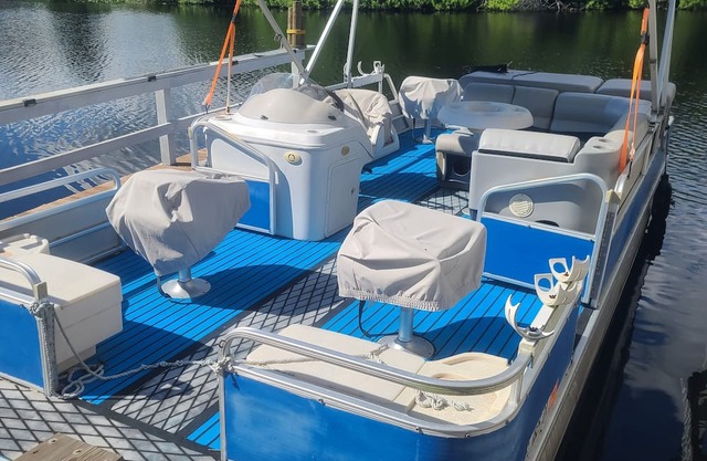New"One of a kind property" fishing,& golfing . Pontoon available. 25% discount