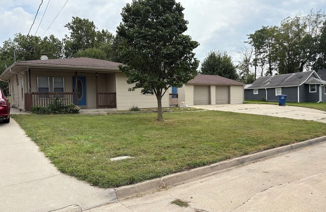 Lovely 3-bedroom house with AC in Des Moines