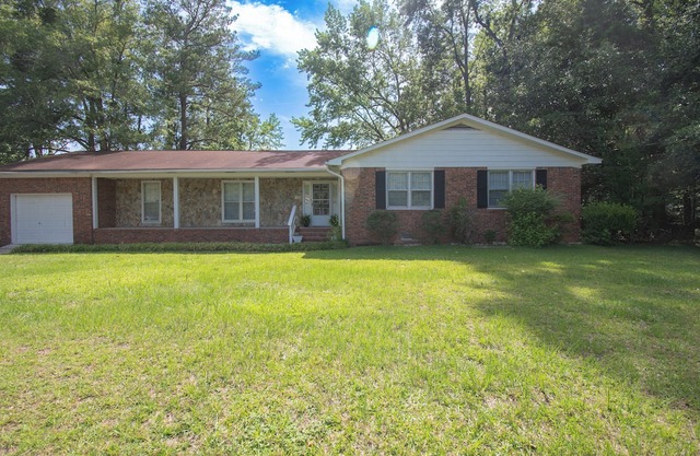 Charming 3-bedroom house with Lakeview in Orangeburg