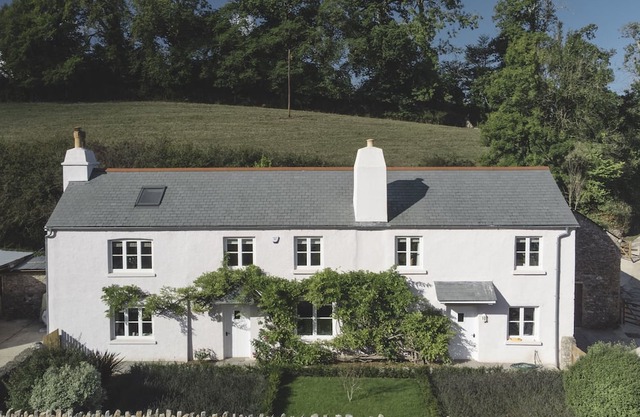 LOWER WELL FARM HOUSE, pet friendly, with open fire in Stoke Gabriel