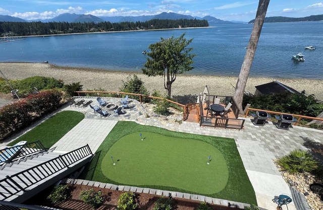 Coasta Villa on Hood Canal-Beachfront/Mini-Golf