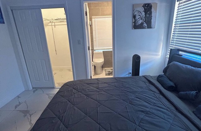 Charming 1-bedroom house in welcoming Opa-locka with AC