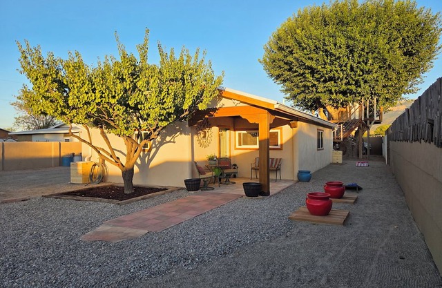 Charming 2-bedroom farmhouse between Albuquerque and Santa Fe.