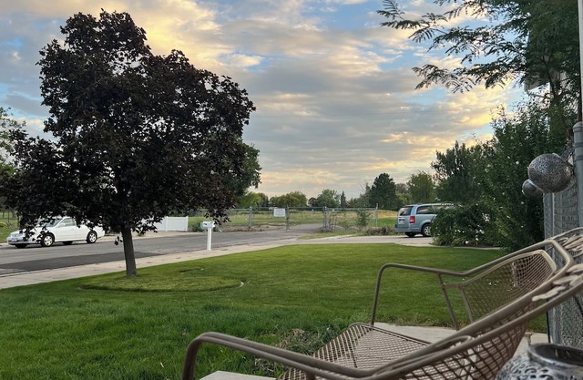 Quaint Cul-de-Sac Golf Course Getaway in West Bountiful