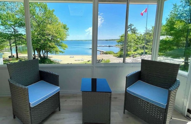 Georgian Bay 3-bdrm lakefront Main House