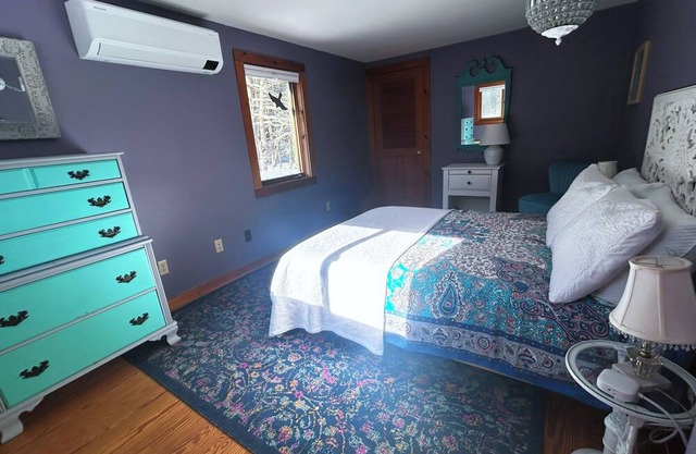 Terrific 3-bedroom unit in charming Leverett with AC