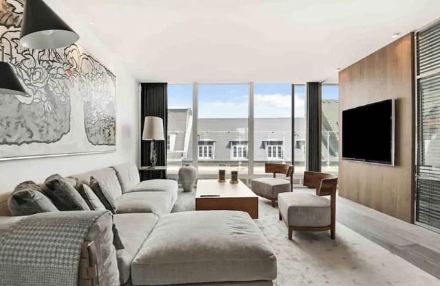 Elite Penthouse: A+ location!