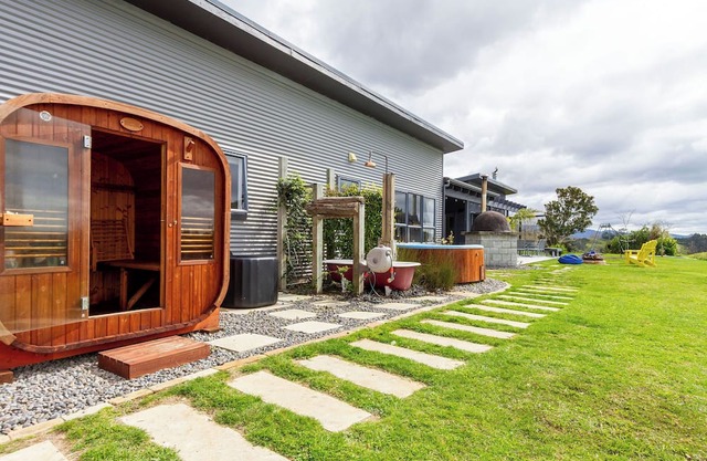 Sauna, Ice Bath & Spa - Family Friendly Getaway