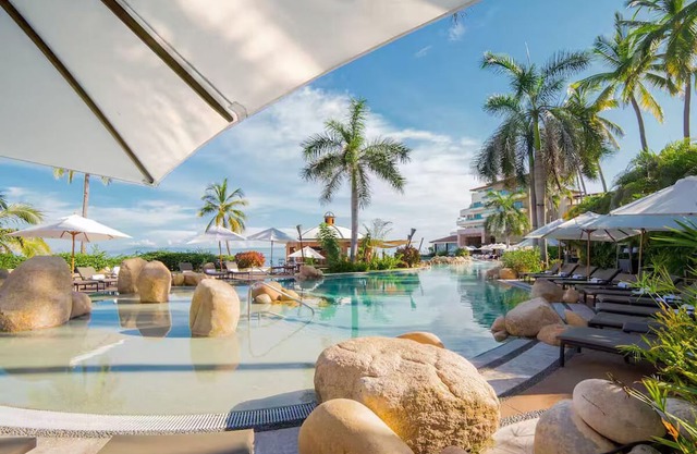 Charming 1-bedroom resort in terrific Puerto Vallarta with AC