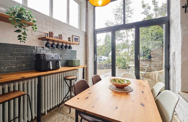 Host & Stay | The Artist's House