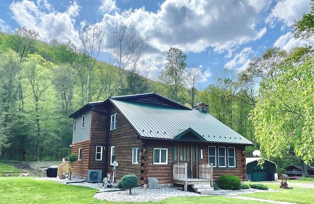 Spacious Cabin Retreat - EZ Boat Parking & Dog Friendly !