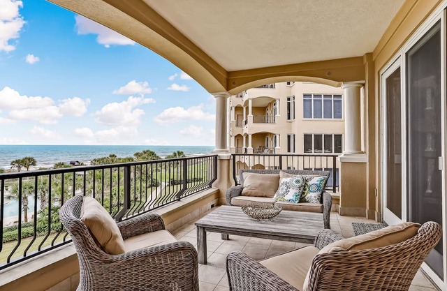Oceanfront villa with sunrise/sunset views, pool & AC - dog-friendly