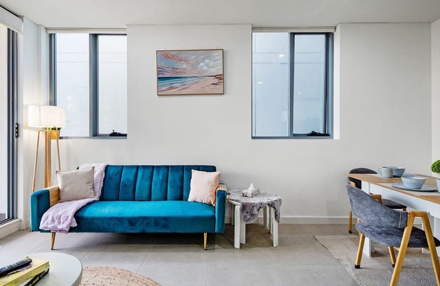 2BR Mascot Apartment near Airport & CBD