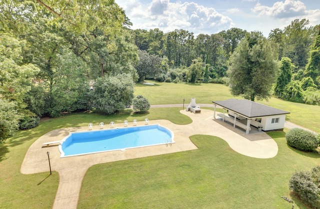 Home on Sprawling Estate, 6 Mi to Dtwn Spartanburg