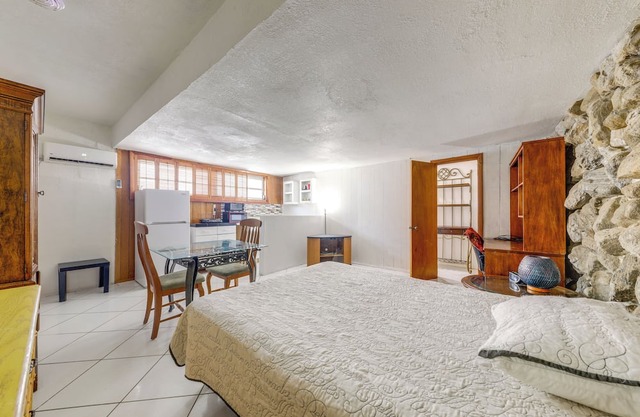 5 Mi to Hollywood Blvd! Miramar Apt w/Shared Pool