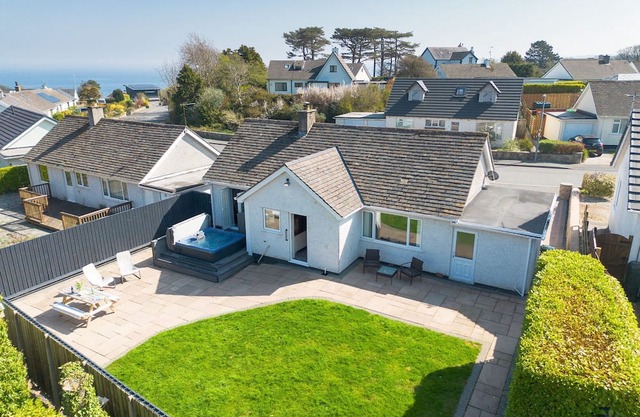 80 Breeze Hill - sleeps 5 guests in 2 bedrooms