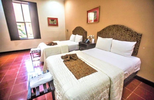 Twofold Escape: 2 Stays, 4 Beds, Steps from City Attractions