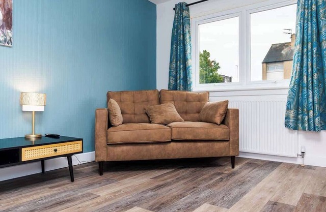 2Bed House-Free Parking
