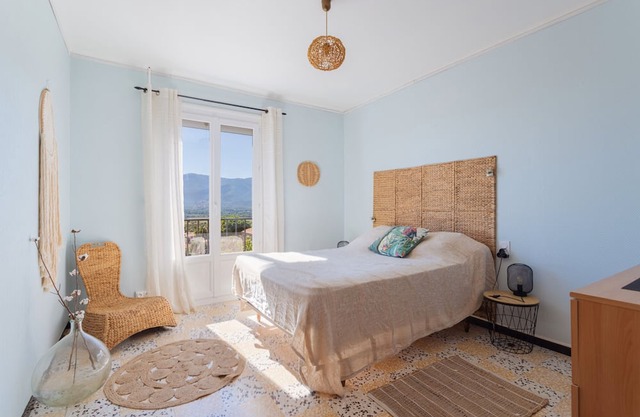 Apartment 'Les Albères' with Sea View, Wi-Fi and Air Conditioning