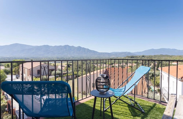Gîte 'Canigou' with Mountain View, Wi-Fi, and Air Conditioning