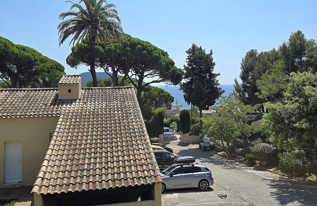 CHARMING AIR-CONDITIONED STUDIO WITH SEA VIEW