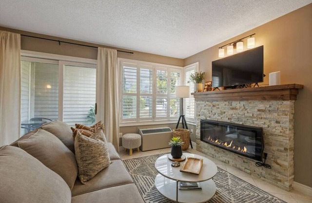 Cozy North Creek Studio: Pool, Hot Tub, Tennis!