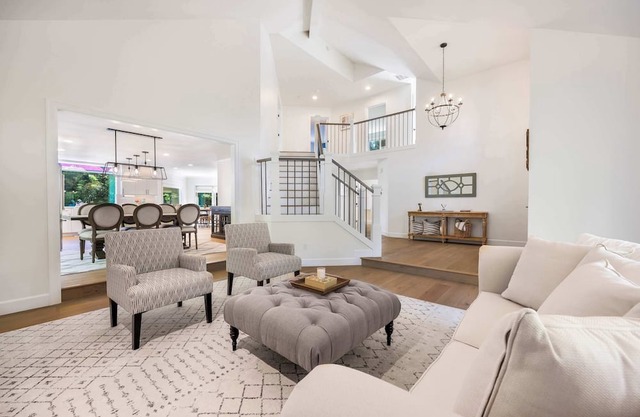 Bellevue Lakemont 4BR+Den | Hot Tub & EV Charger