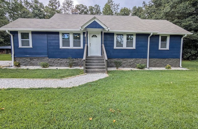 1940s Ranch : 2023 Modern Suburban Living : 25 min to DWTN ATL : Family Friendly