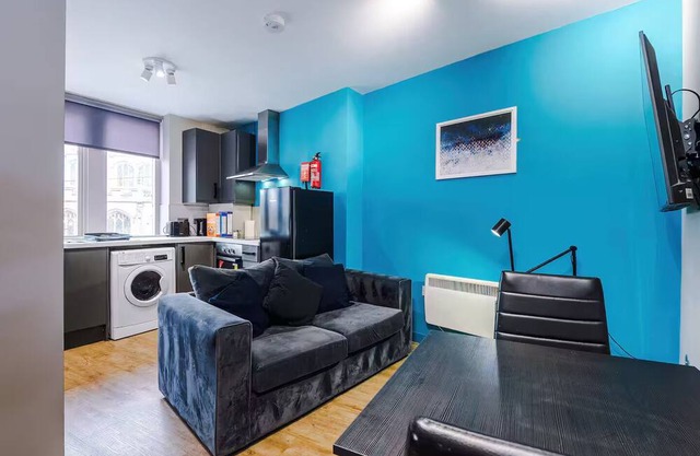 Stylish 2 Bedroom Apartment in Central Wigan by Eason Stays