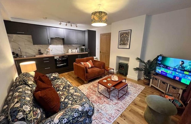 Old Betting Shop Hayfield for 3 & Furry Friend