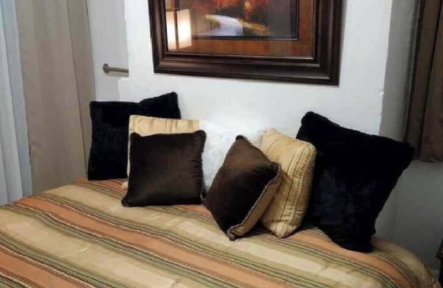 nGreat Apartment minutes from Downtown Pittsburgh! Hassle free check-in & Wi-Fi.