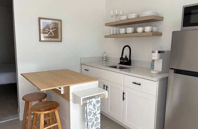 Modern & Cozy Guest Suite!