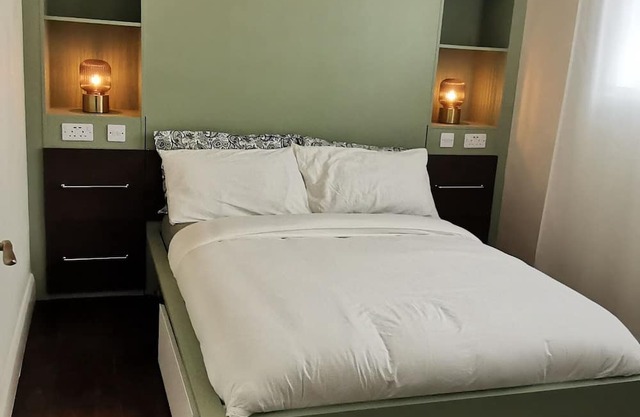 Small cottage with garden in Dublin city centre