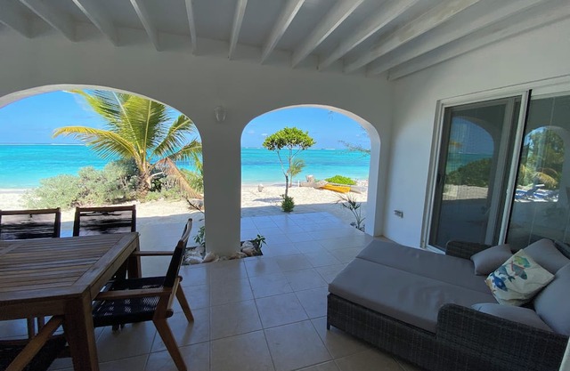 Charming 2 bedroom beachfront cottage on Whitby beach on enchanting North Caicos