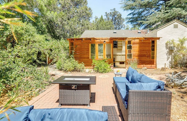 Wine Country Cottage in Historic Fiddletown!