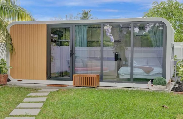 CAPSULE HOUSE IN FORT LAUDERDALE