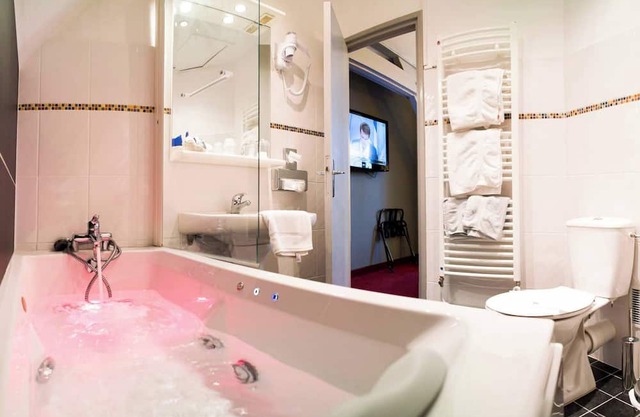 Millesime Room with Bathtub - 1
