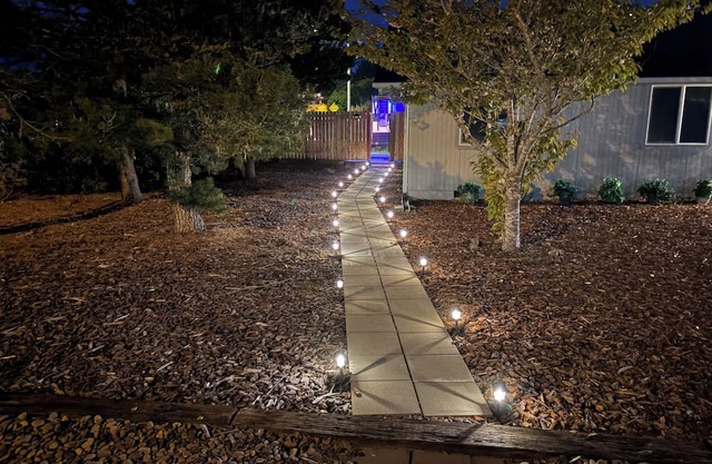 Comfy RV with Hi Speed WiFi & Fire Pit centrally located in quiet neighborhood.