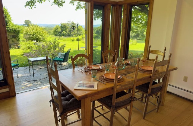 Summit Retreat:2BR/2Bath Rustic Beauty + Yoga Room