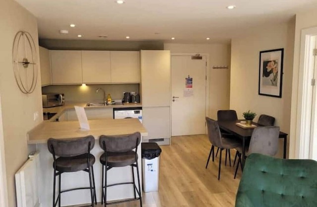 Gorgeous GF Apt, Sleeps 6, Wi-Fi