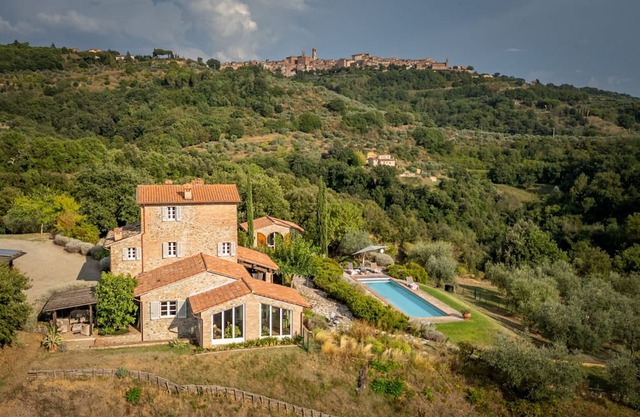 Villa in Città Della Pieve with 4 bedrooms sleeps 8