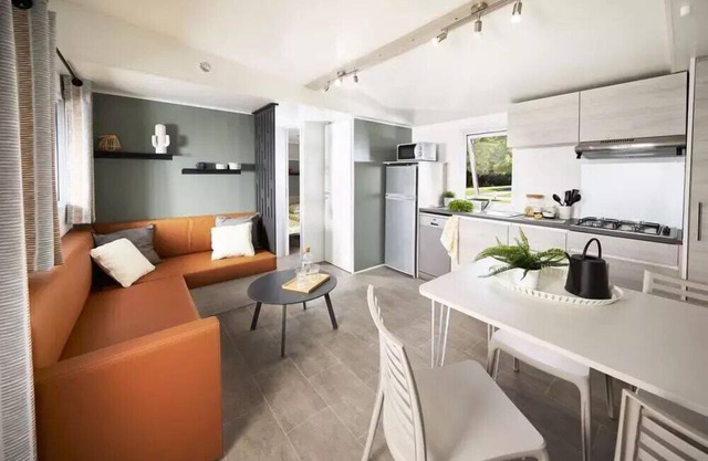 Super EVO - 3 bedrooms - Semi-covered terrace - Air conditioning & dishwasher included! sleeps 6