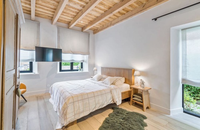 VACATION HOME DAMME, WITH COMFORT AND ENCLOSED GARDEN, TERRACE AND CHILD FRIENDLY