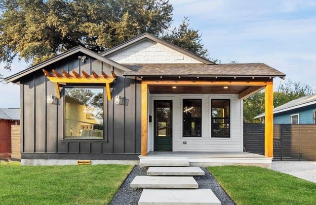New! Casa Bailey, Downtown