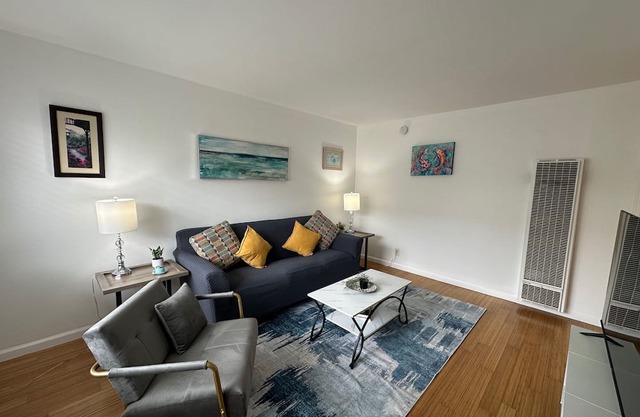 Venice Apartment with Parking C
