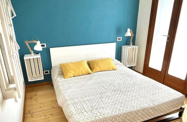 Charming 2-bedroom apartment with WiFi, AC in awesome Pove del Grappa!