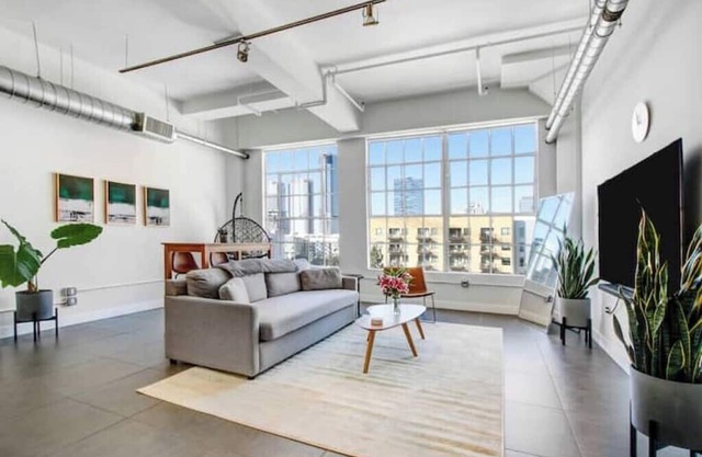 Your Stylish Home Away From Home In Downtown LA!