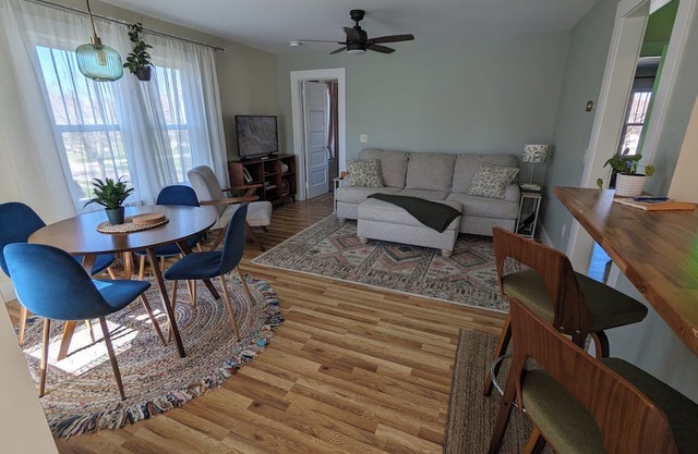 Charming & Relaxing Two Bedroom Upper Apartment in the Heart of Fredonia